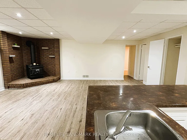 171 Greenfield Ave #BASEMENT — Photo 10
