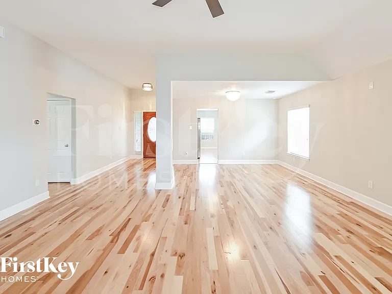10364 Stone Gate Dr — Photo 3