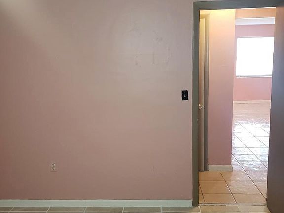 4th image of 2527 NE 182nd St #2527