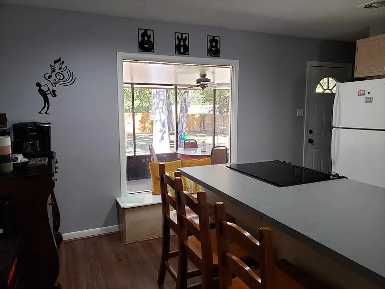 2312 Smuts Dr — Photo 36