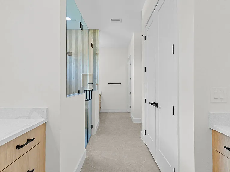 3202 W La Salle St — Photo 41