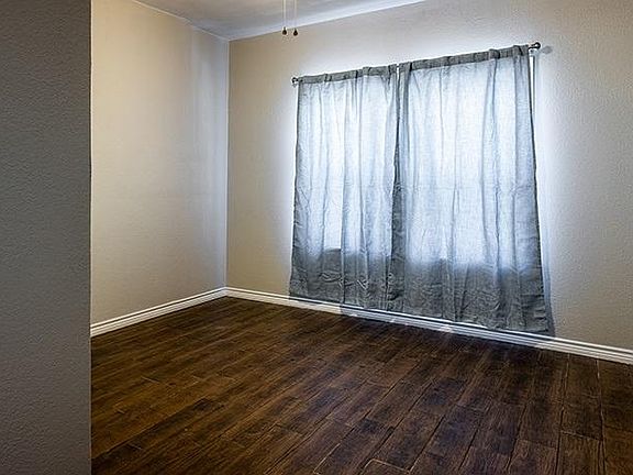 3rd image of 204 Parker Dr