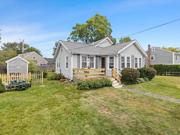 4 Wharf Ln, Kingston, MA 02364