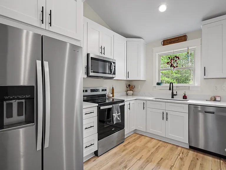 71 E Lafavre Ln — Photo 2