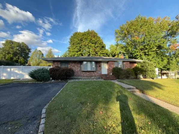2 Romeo Ln, Commack, NY 11725
