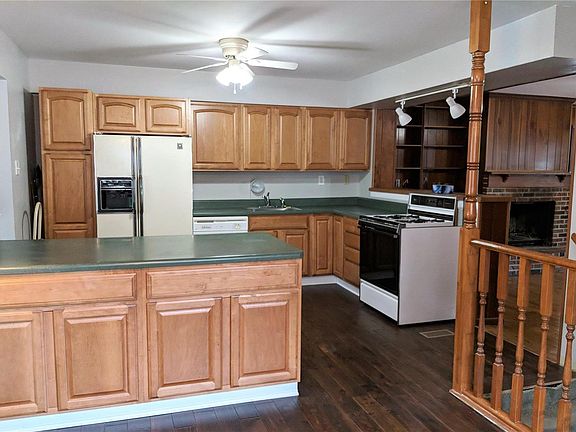 5th image of 255 Saint Edward Ln