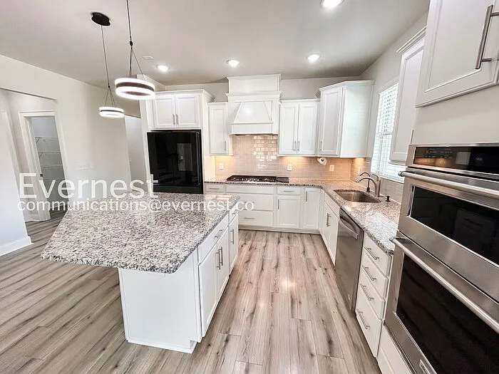 732 Prescott Ln — Photo 6
