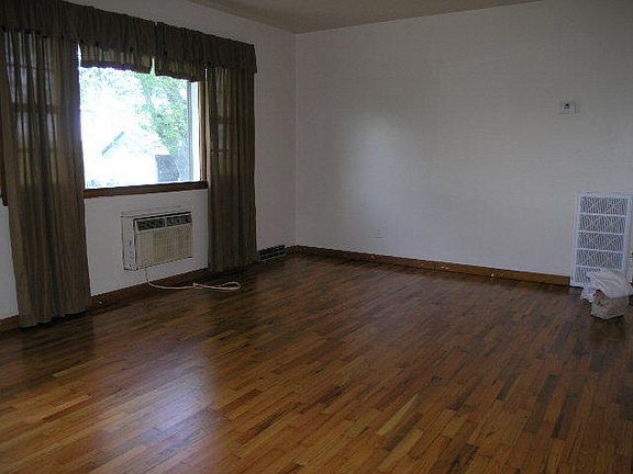 3rd image of 9798 Whippoorwill Ln
