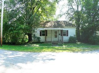 211 E Cedar St, Sumner, IL 62466