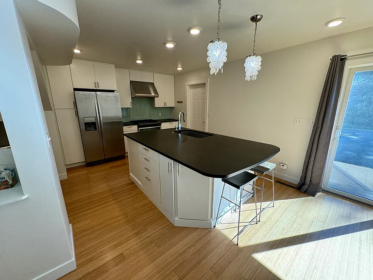 Kitchen with so many light dimmers that you can create your perfect cooking vibe