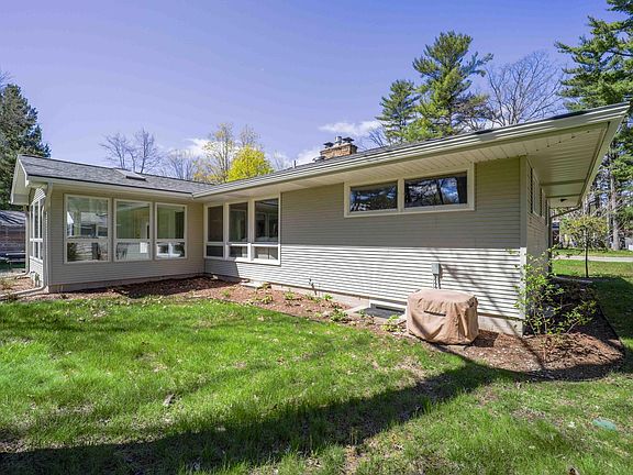 3rd image of 519 Woodland Dr
