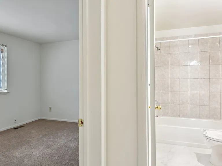 Howard Hills Rental Townhomes and Duplexes — Photo 38