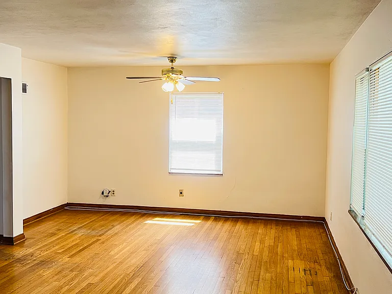 1238 Purdue Ave — Photo 10