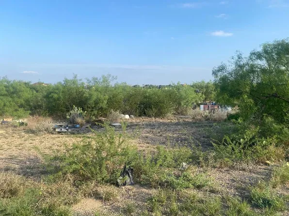 231 Ghost Rider Dr, Eagle Pass, TX 78852