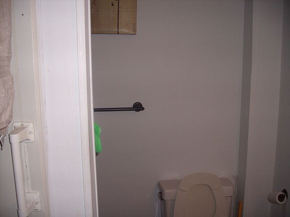 bath (shower on R vanity L)