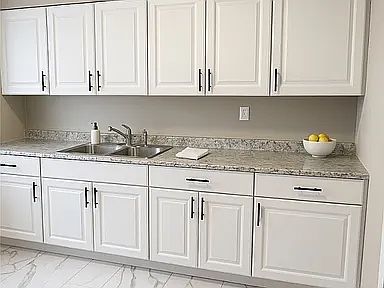 2nd image of 27 Fairchild Pl Unit 2