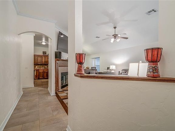 2nd image of 2532 Queenston Ave