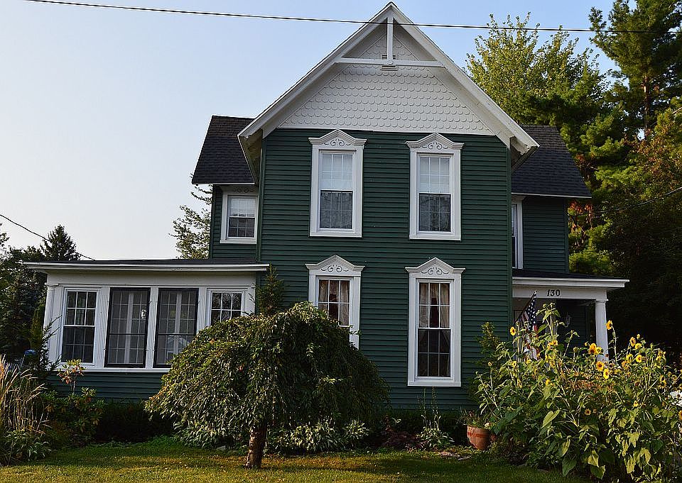 1st image of 130 Flower Ave E