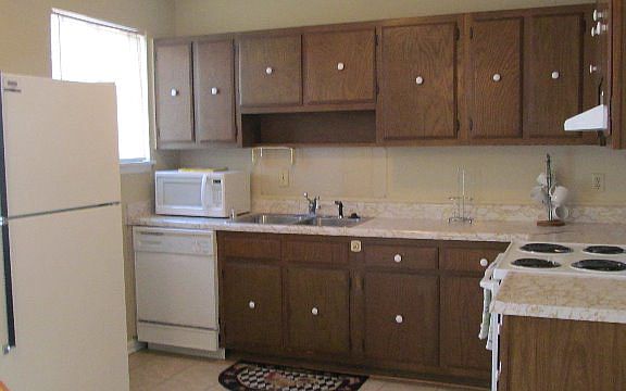 5th image of 1028 Carriage Dr APT B