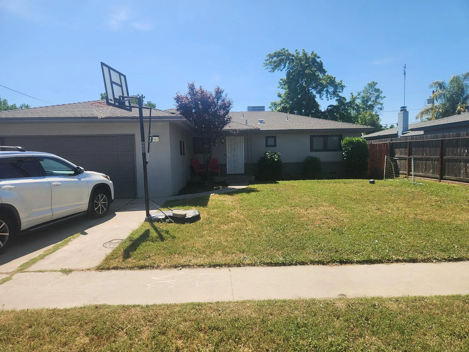 4342 E Donner Ave photo 1