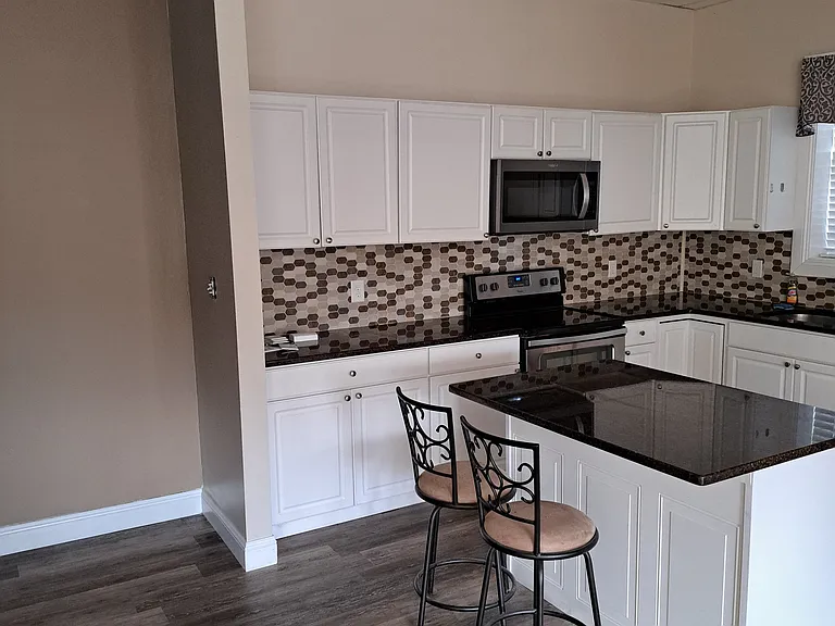 504 Roosevelt St — Photo 2