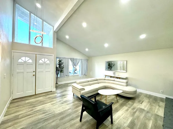 3132 W Stonybrook Dr, Anaheim, CA 92804