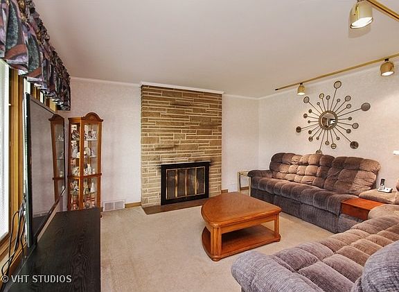 2nd image of 5437 N Forest Glen Ave