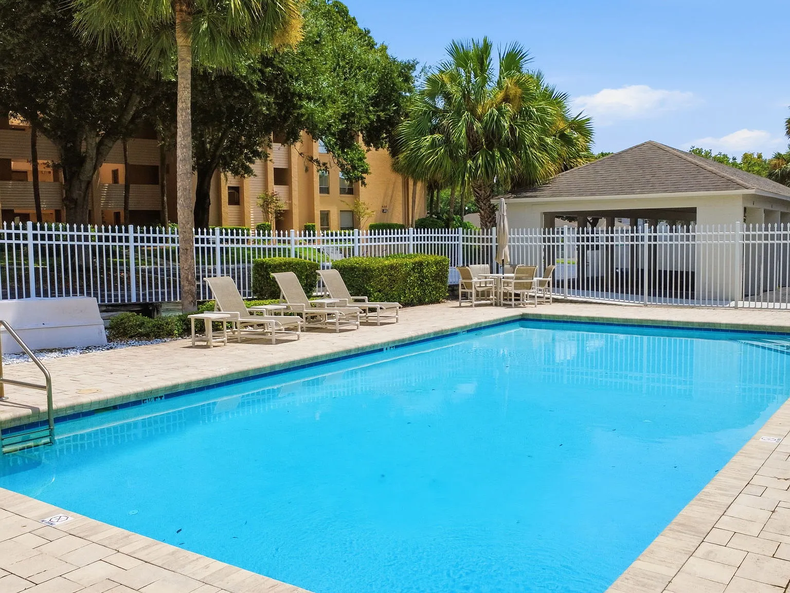 2 bed, 1319 sqft, $2,100 — Photo 2