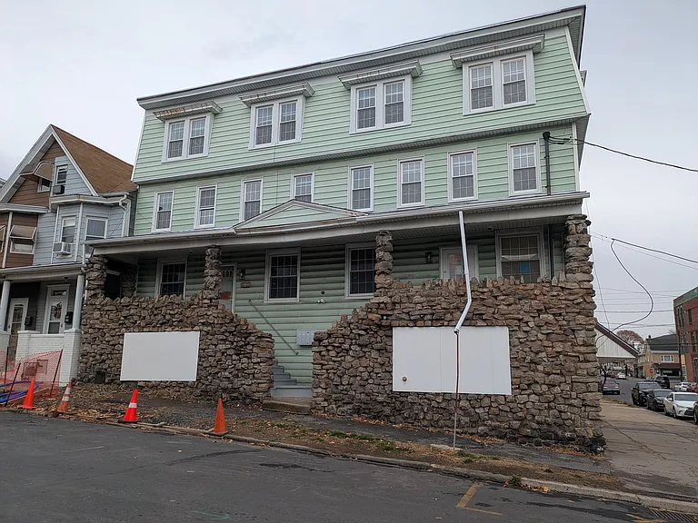 45 S Maple St — Photo 8
