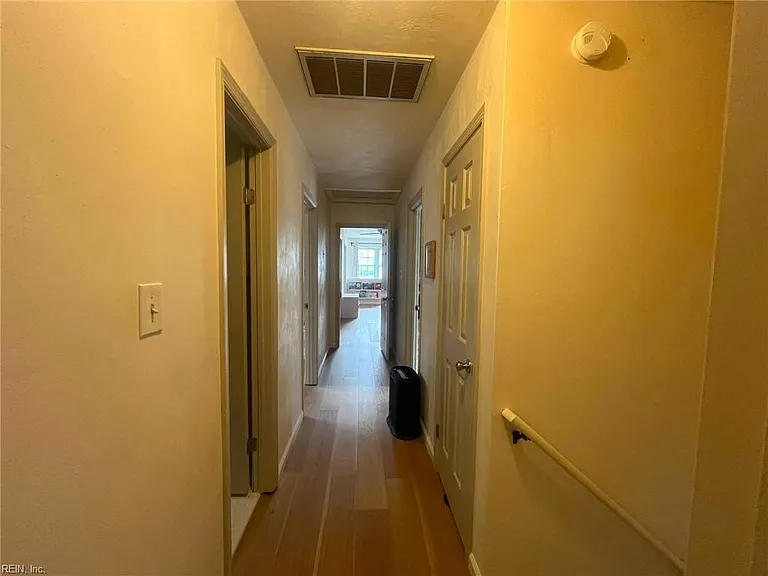 2505 Castle Hill Ct — Photo 16