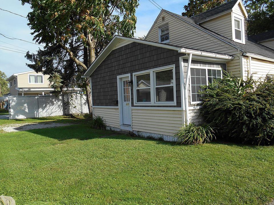 1st image of 217 Kelso Dr Front 217