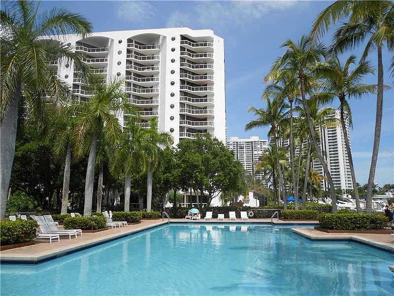 2nd image of 3610 Yacht Club Dr APT 1209