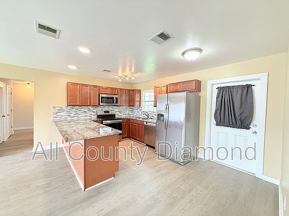 5th image of 175 N Berthe Ave