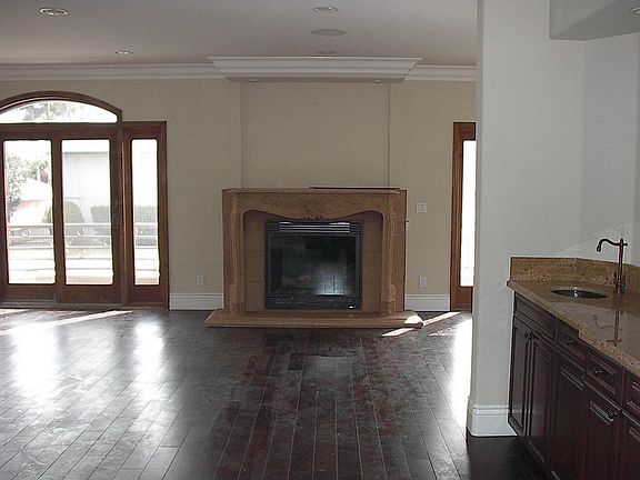 3rd image of 1942 S Barrington Ave