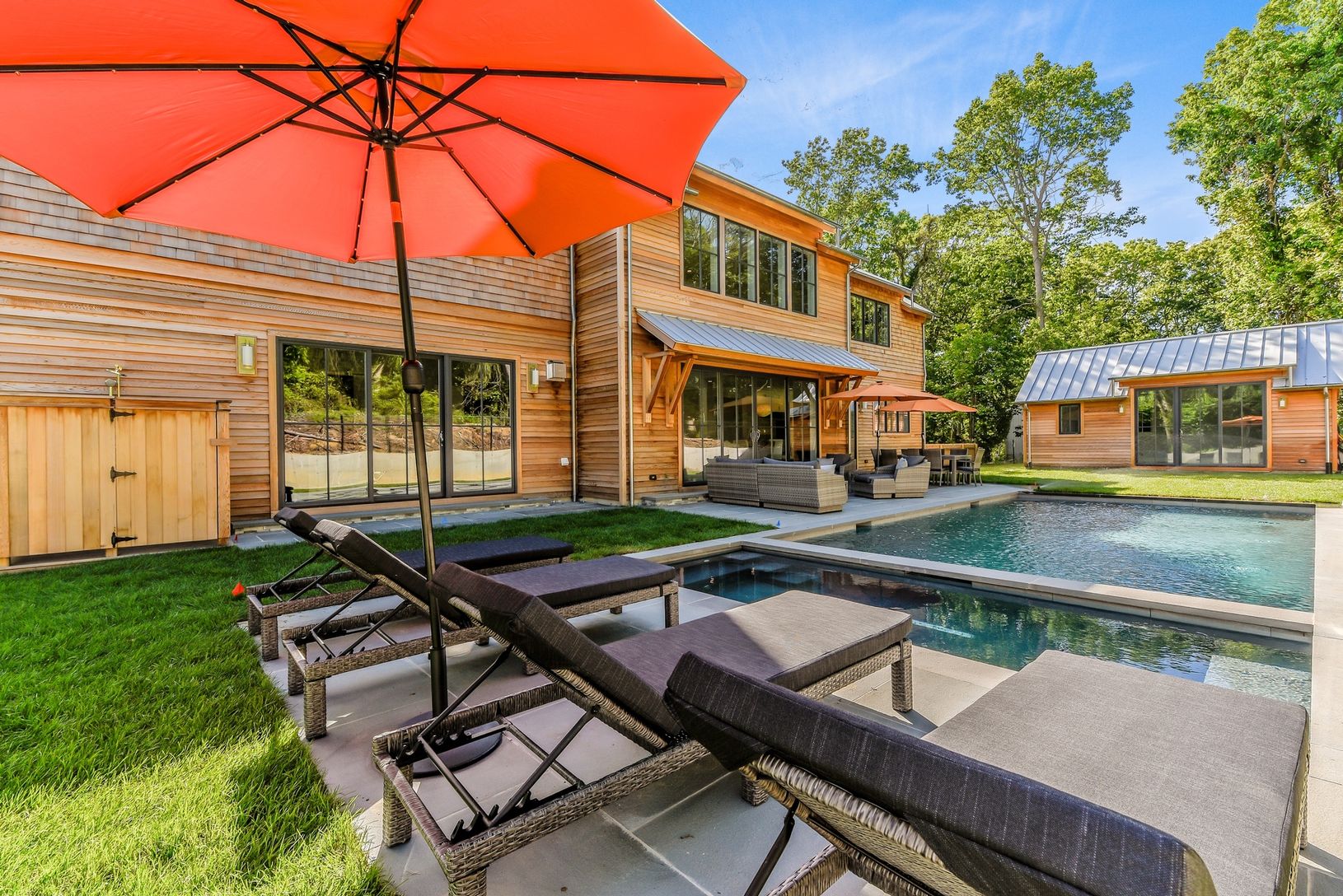  Pool House with Full Bath and Kitchenette 