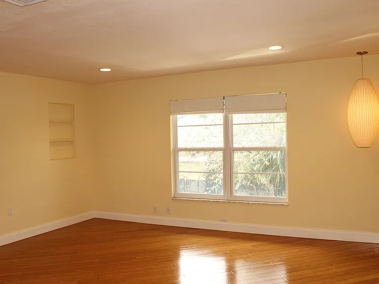 138 W America St #38 — Photo 3