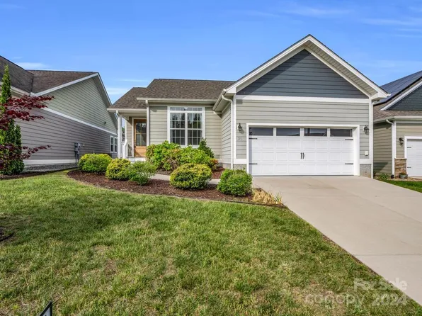 32 Rose Point Dr, Leicester, NC 28748