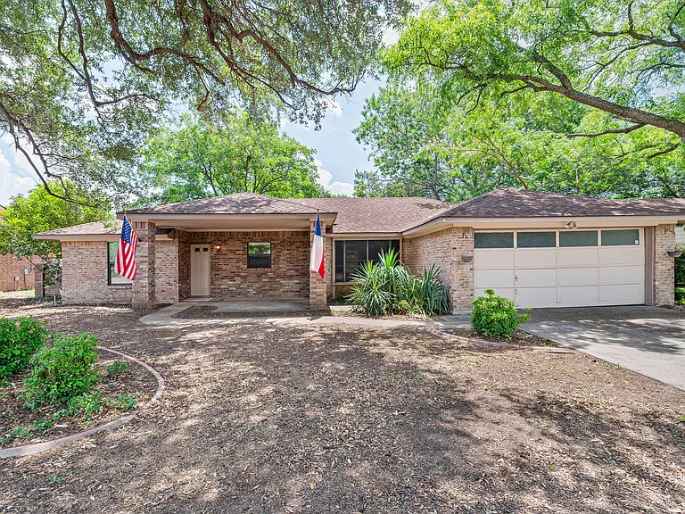 1017 Meadowlark Ln — Photo 1