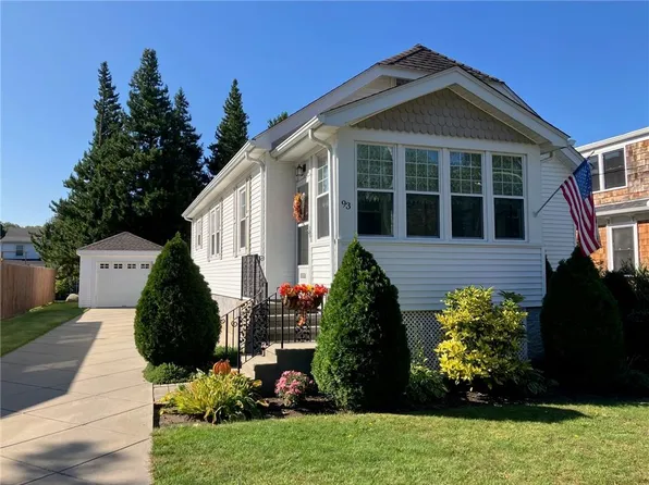 93 Crown Ave E, Riverside, RI 02915