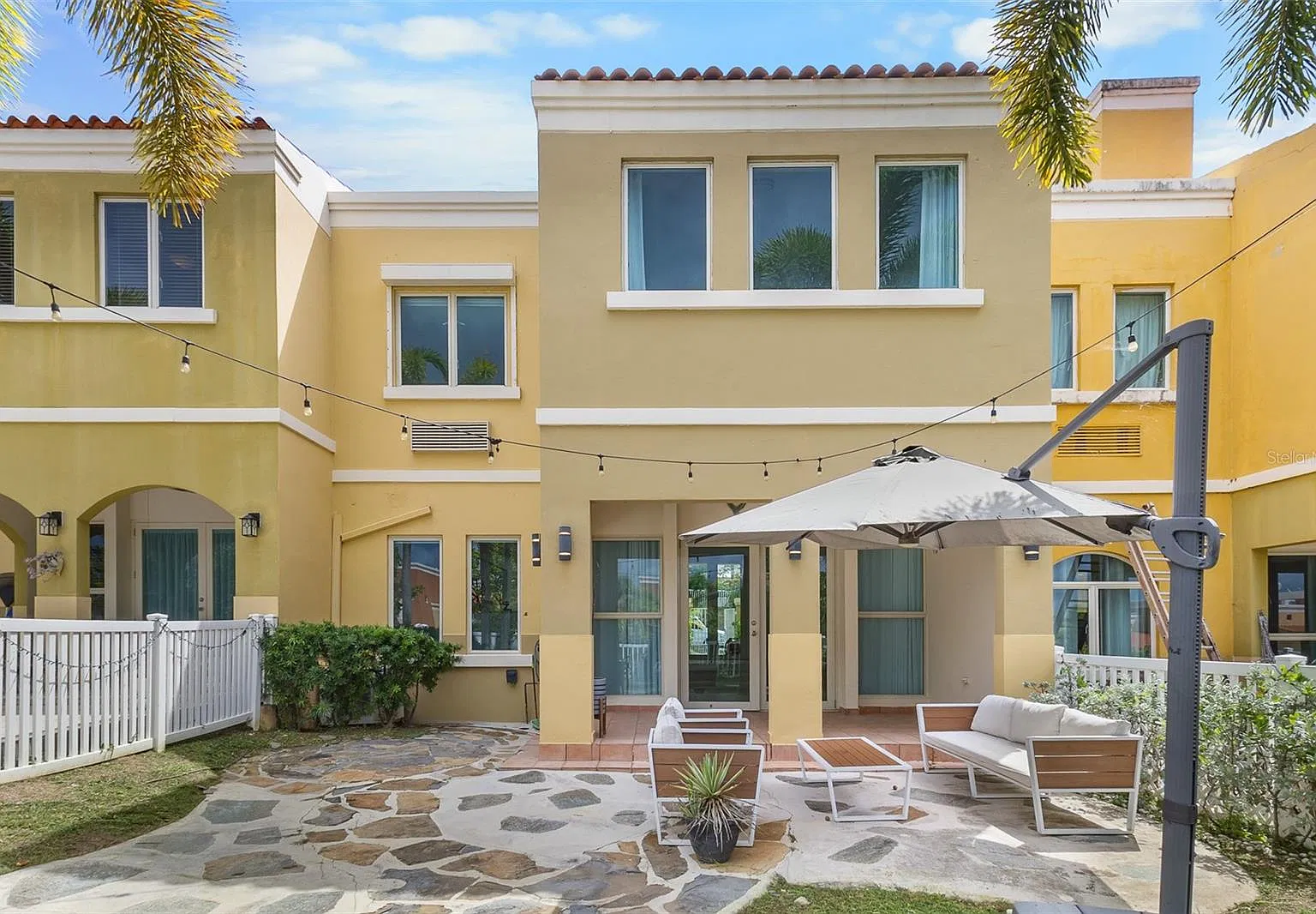 3 bed, 3.0 bath, 2400 sqft, $3,300 — Photo 4