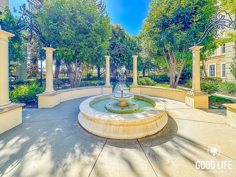 2260 Watermarke Pl — Photo 30