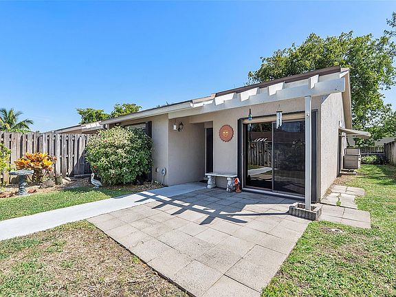 3rd image of 5020 E Lakes Drive #5020