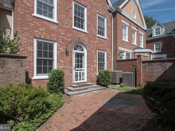 42 Governors Ln, Princeton, NJ 08540