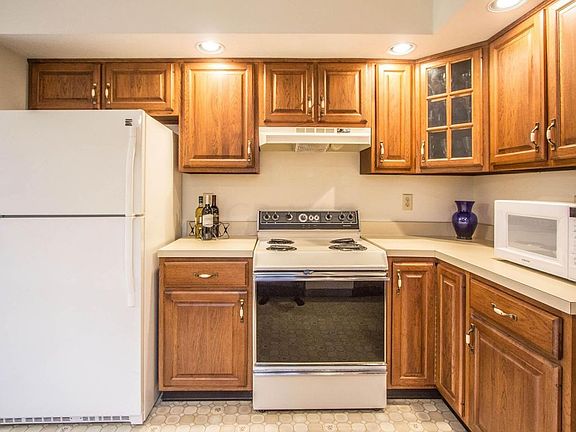 4th image of 945 Farrington Dr