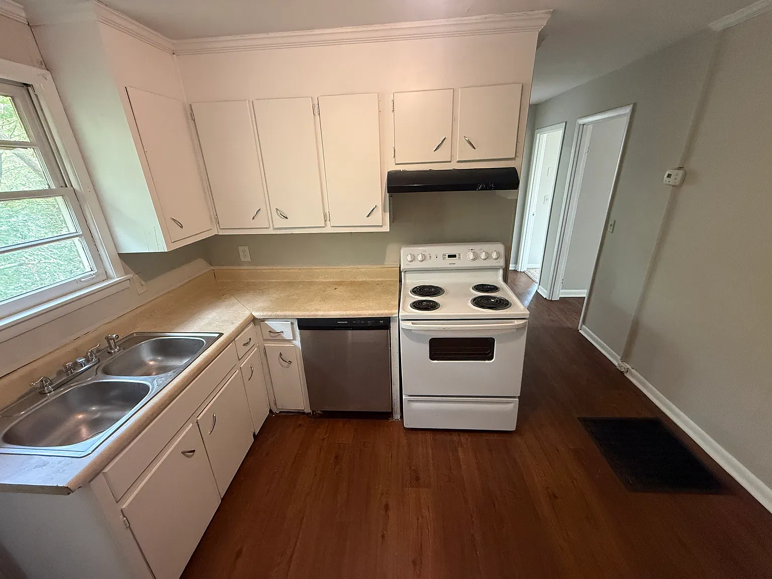 3 bed, 1300 sqft, $1,695 — Photo 3