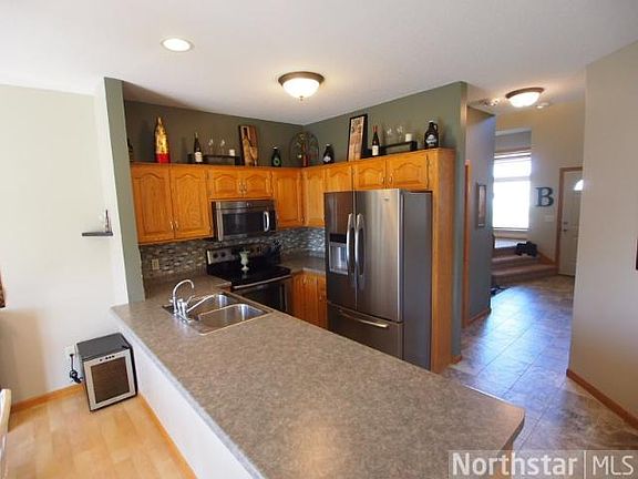 5th image of 826 1st St NW