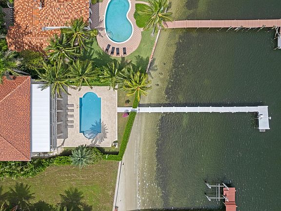 3rd image of 3240 N Flagler Dr