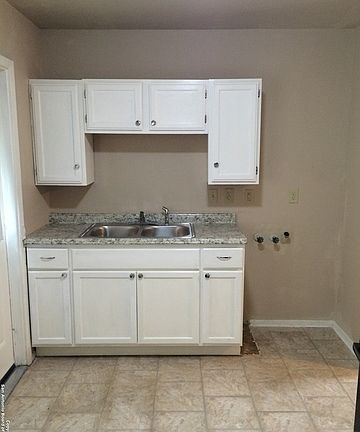 4th image of 515 Morningview Dr