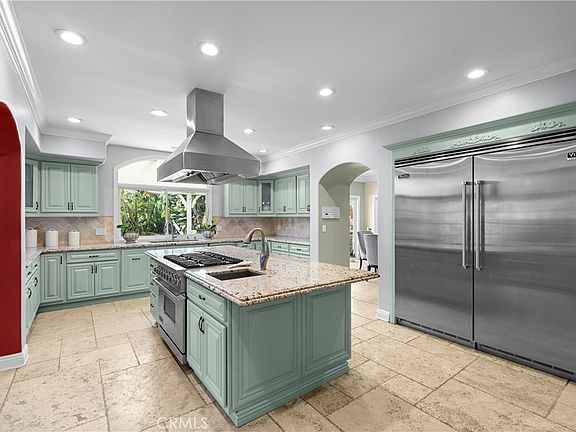 3rd image of 10909 Willowbrae Ave
