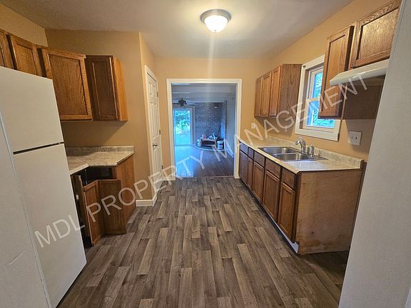 5th image of 2511 Bay St